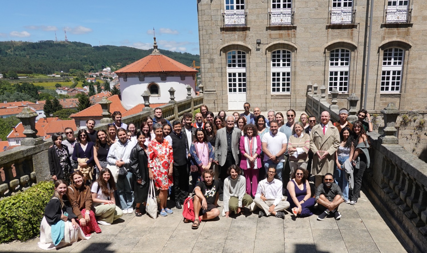 O alumnado de Galego sen Fronteiras visita o Concello de Santiago