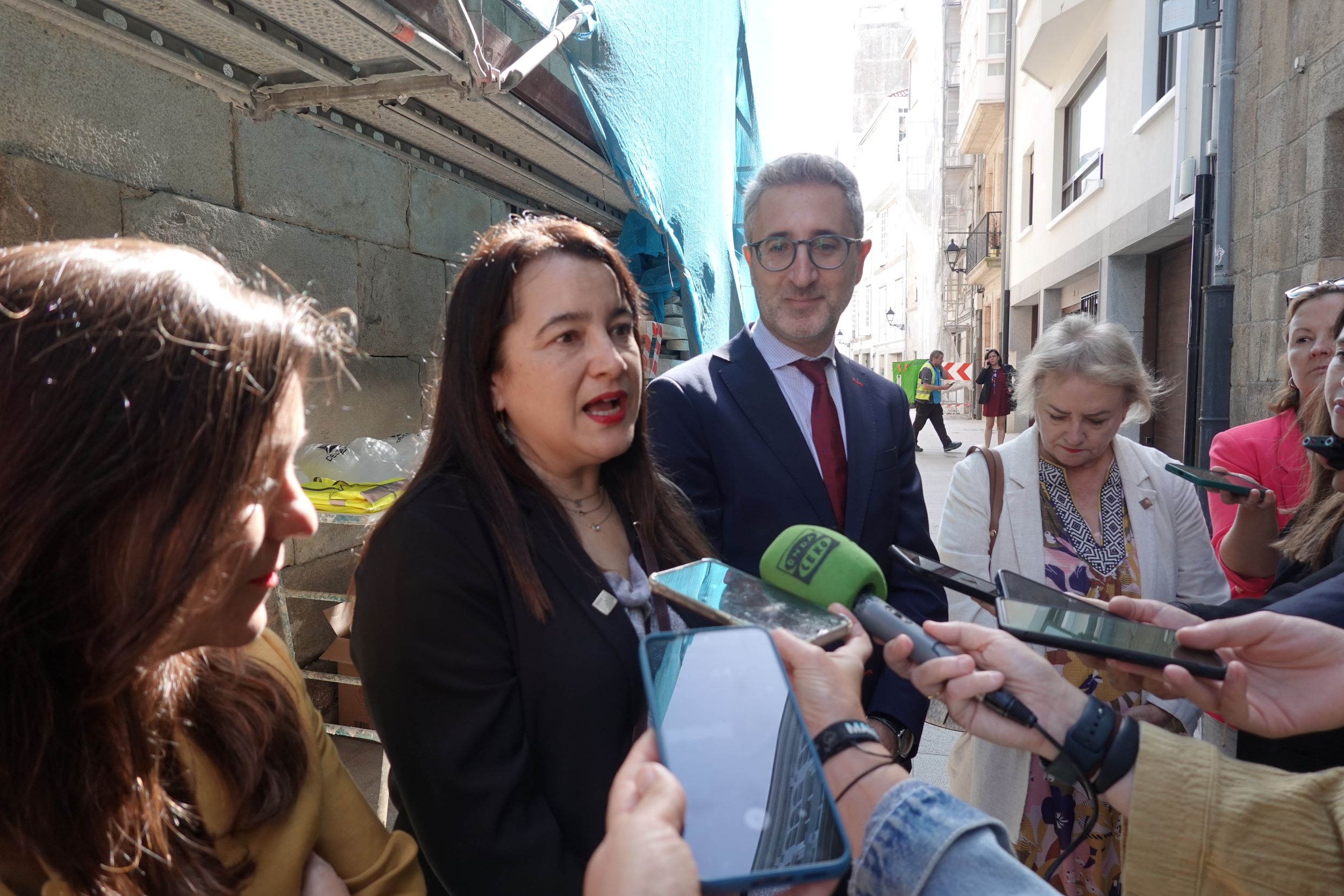 Visita institucional no Día Europeo das Linguas ás obras da Academia