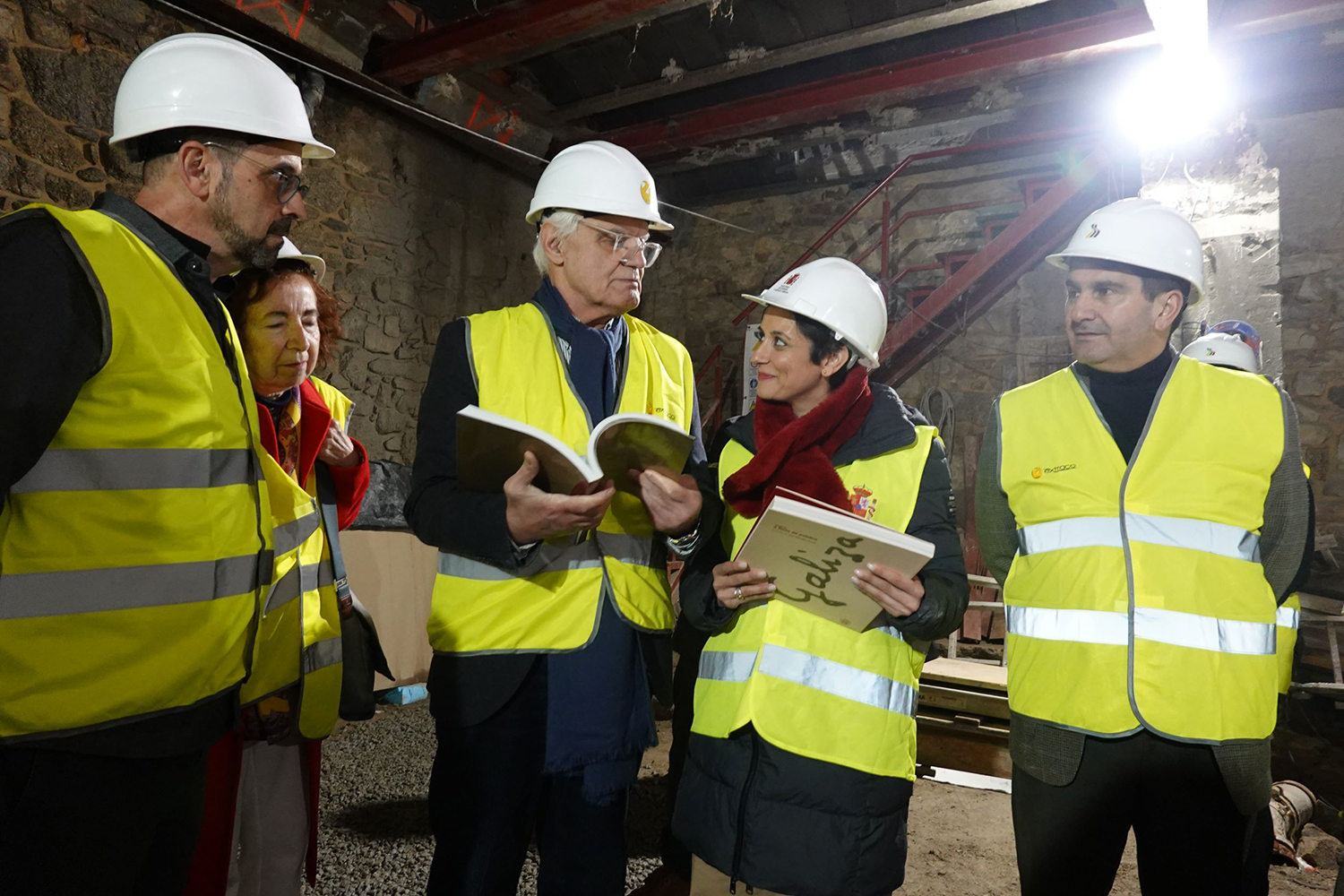 A ministra de Vivenda e Axenda Urbana visita as obras de rehabilitación da sede da RAG