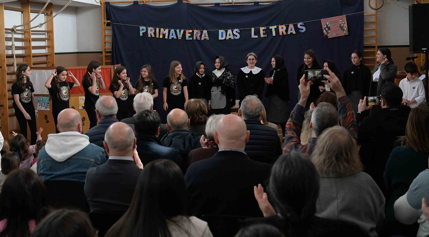 O alumnado de Cerceda estrea 'As Ferreñas', a obra que inaugura a Primavera das Letras