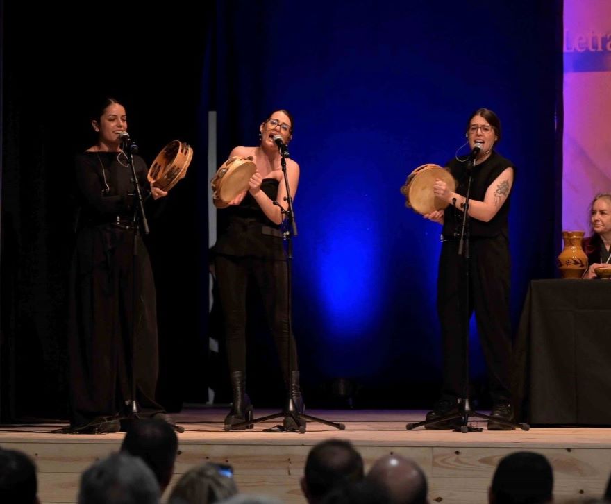 A Academia reivindica para o futuro do idioma o “exemplo luminoso” das cantareiras