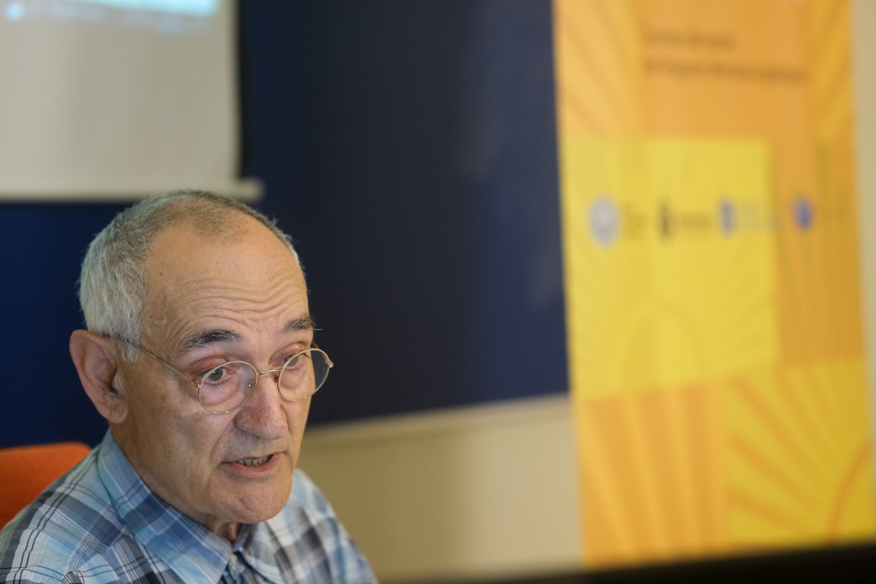 Antón Santamarina: “A recompilación do cancioneiro débelles moito ás persoas de fóra