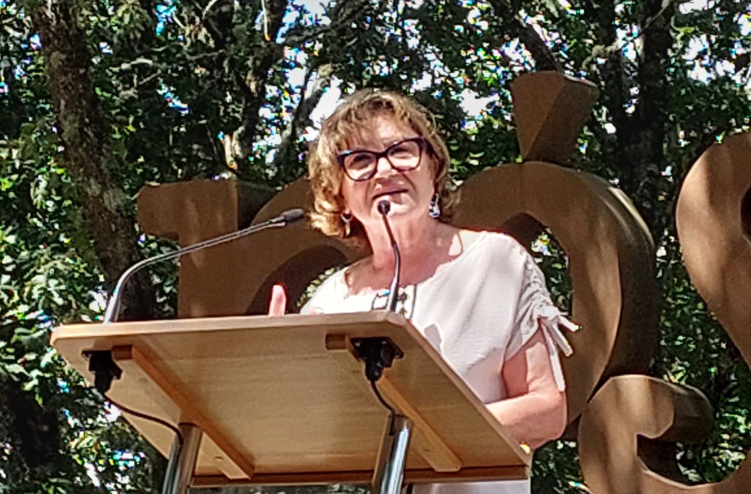 Fina Casalderrey recibe o Premio Insua dos Poetas de Literatura