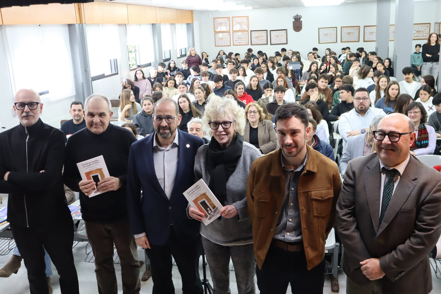 Homenaxe  no IES Castelao a Begoña Caamaño, a nena que medrou no Calvario