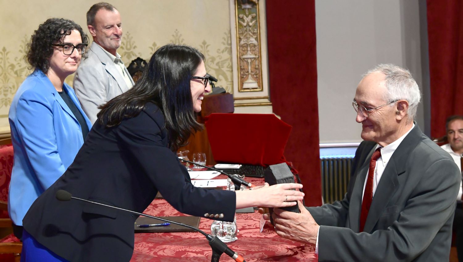 Antón Santamarina recolle o Premio Luís Porteiro Garea pola súa traxectoria a prol da lingua