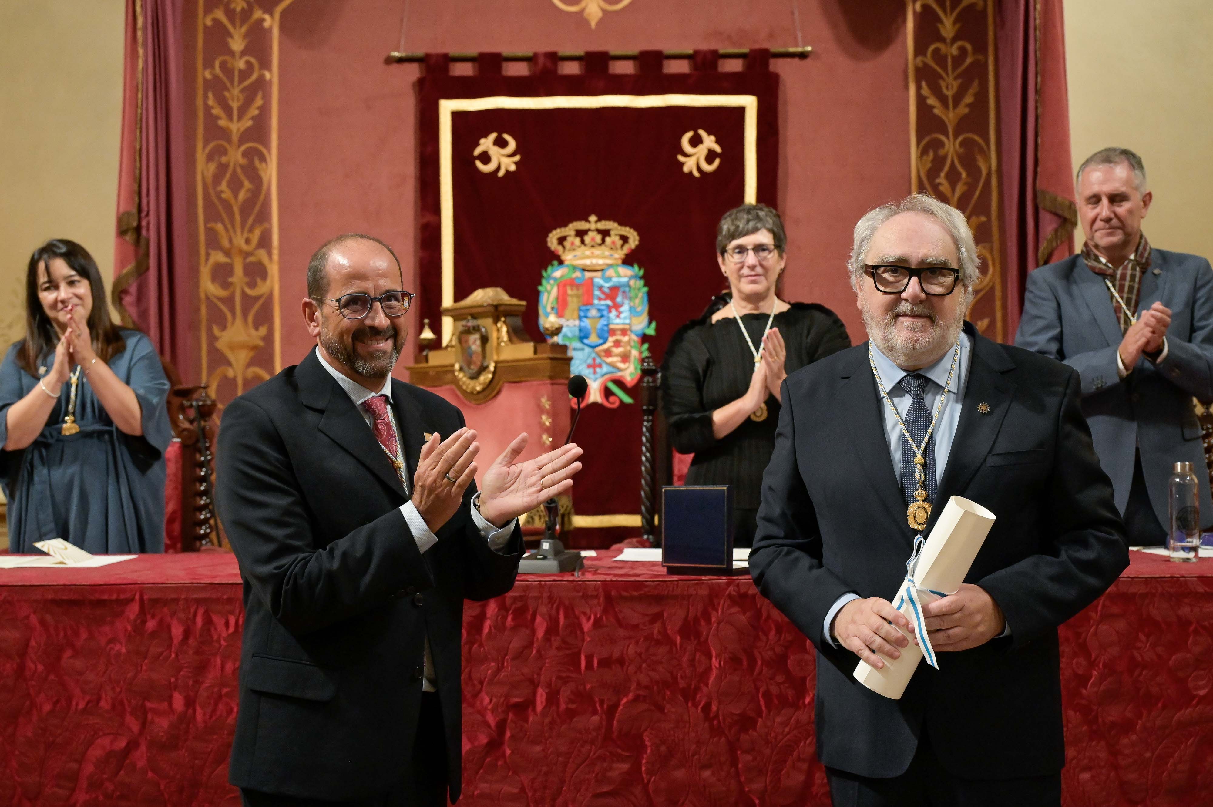 Ernesto González Seoane ingresa na Academia como membro de número