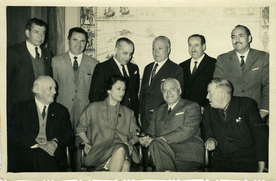 Foto de grupo con María Casares, Suárez Picallo e outros