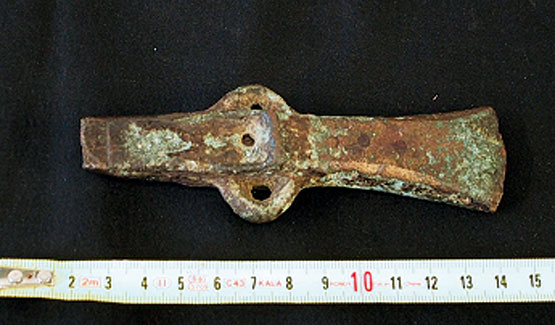 Imaxe dun machado de bronce