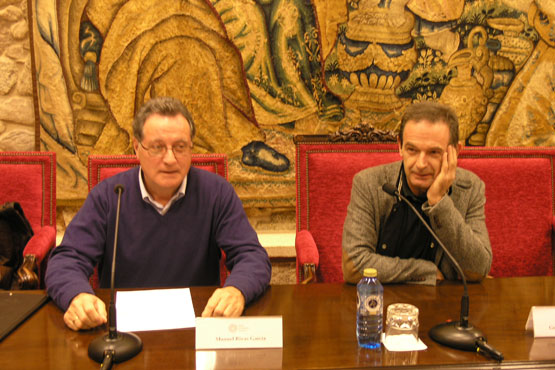 Manuel Rivas e Gonzalo Navaza na presentación da revista Roteiros